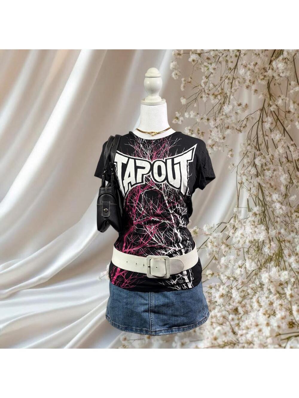 Y2K TAPOUT GRAPHIC BABY TEE BLACK PINK